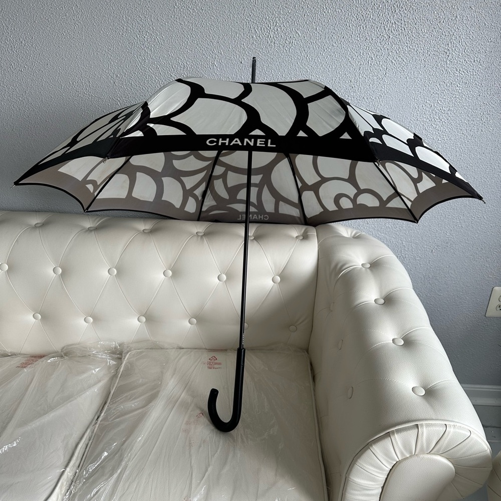CHANEL CAMELLIA FOLDING UMBRELLA MONOCHROME FLORAL UMBRELLA, WITH COA. RARE ITEM - Picture 9 of 16